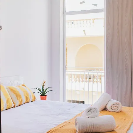 Unique 2bdr Near Sea And Pool In Center! *