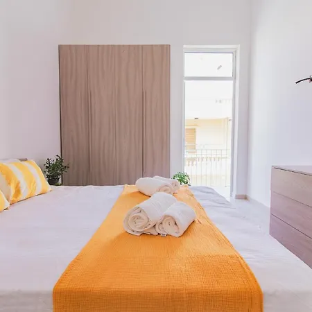 Unique 2bdr Near Sea And Pool In Center! *