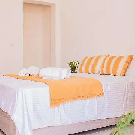 Unique 2bdr Near Sea And Pool In Center! *