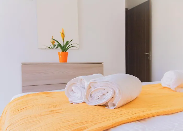 Unique 2bdr Near Sea And Pool In Center!