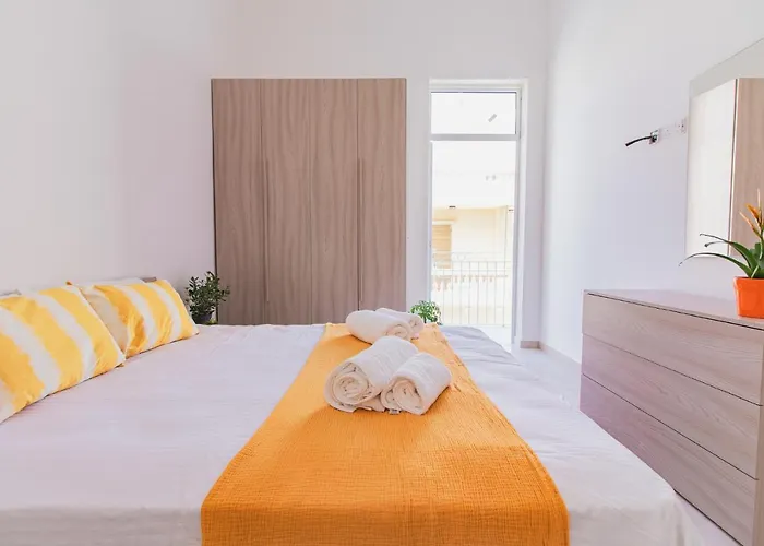 Unique 2bdr Near Sea And Pool In Center! *