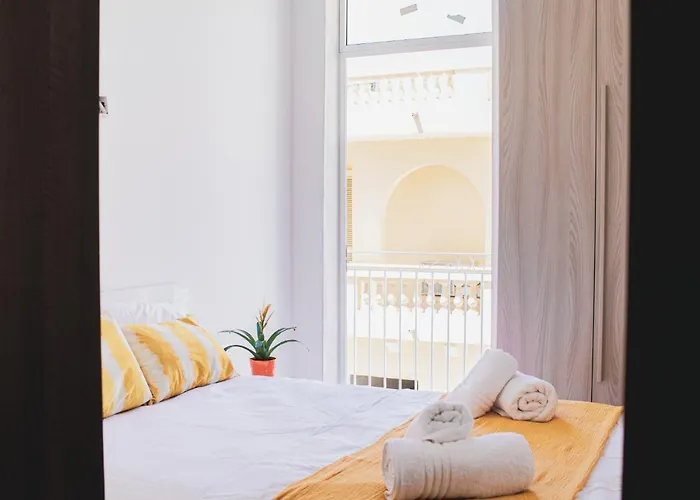 Unique 2bdr Near Sea And Pool In Center! *