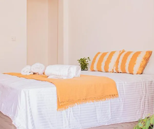 Unique 2bdr Near Sea And Pool In Center! *